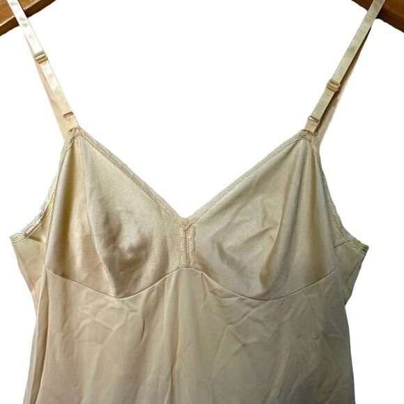 Vintage Vanity Fair Full Slip Cream Silky Nylon Sz 36 Lace Trim 40” Long Ivory - Picture 2 of 4